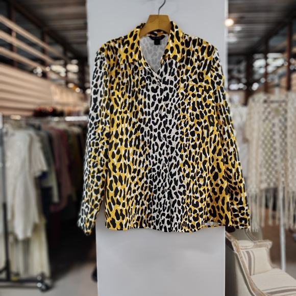St. John Collection Satin Back Leopard Print Shirt | Size L | Designer Blouse - Picture 2 of 10